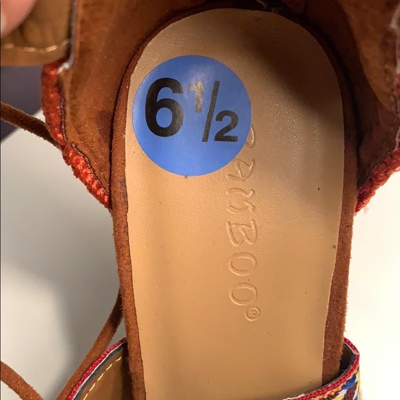 Tan suede embroidered sandals - Picture 3 of 6